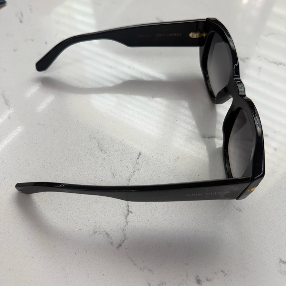 Louis Vuitton Sunglasses - Picture 3 of 3